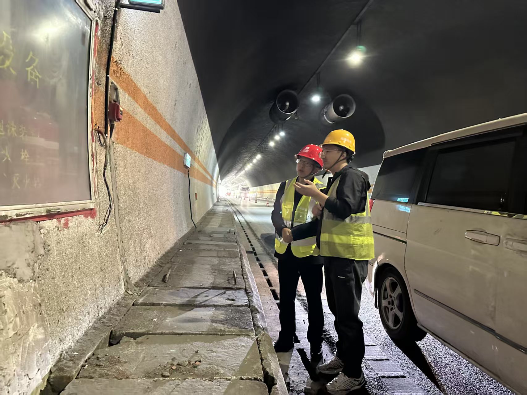 高路信息公司党委委员、财务总监胡德智一行赴蜀高南片区开展安全生产检查