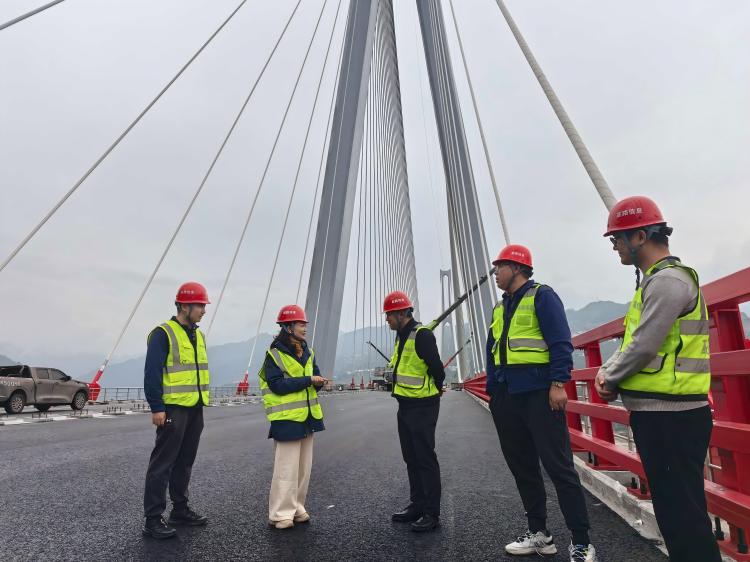 11.5高路信息公司纪委赴沿江宜金项目部开展专项检查暨“清廉高路 书香致远”廉洁文化下项目活动(新闻用图) (2).jpg